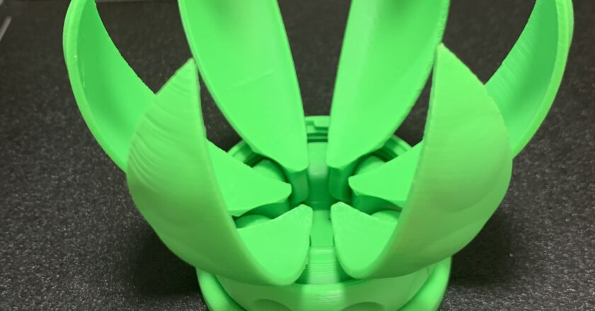 3D Printed Blooming Easter Egg