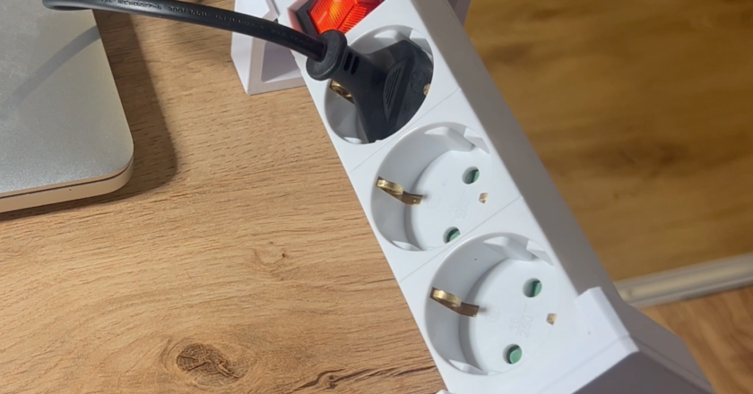 3D Printed Desk Edge Socket Holder